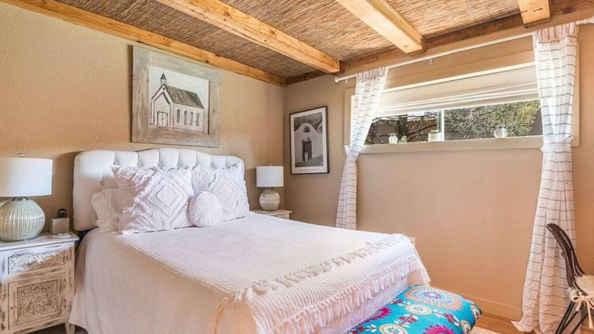 South Capitol Condo | So. Capitol area quaint casita! Walk to Railyard & Plaza