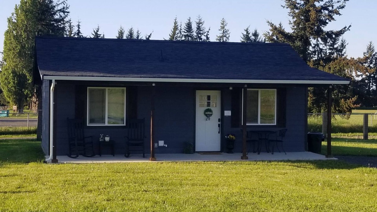 Port Angeles Cottage | Soak up the mountain View in " R Agnew Cottage"