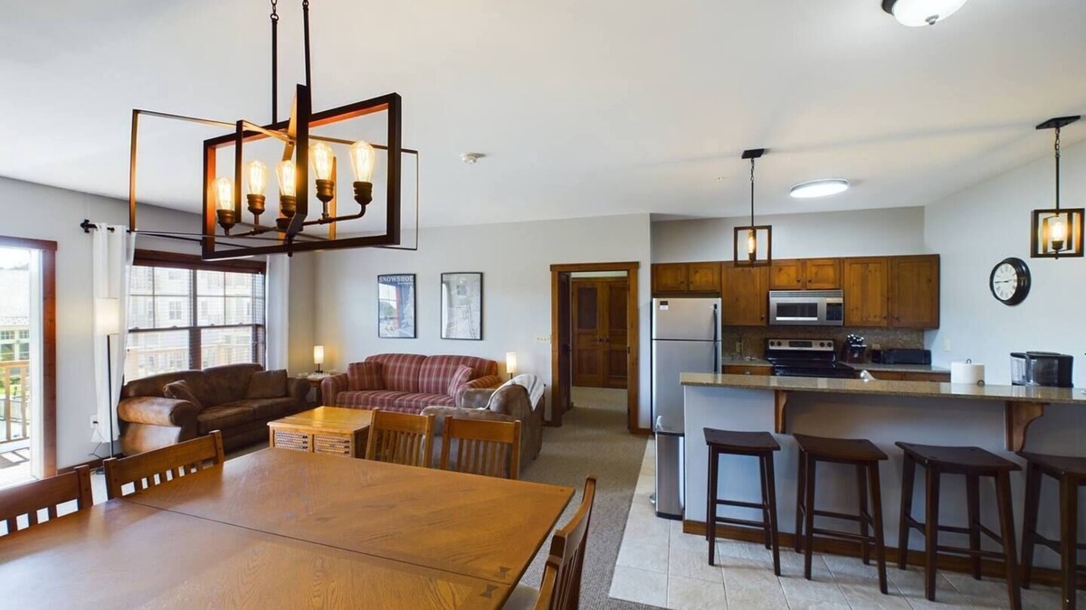 Snowshoe Condo | Soaring Eagle Ski-in - Ski-out Condo with Hot Tubs