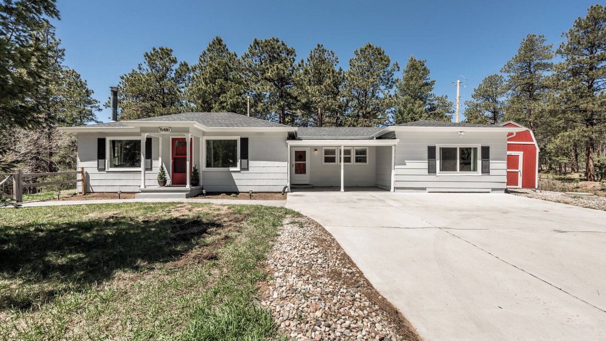 Colorado Springs Cottage | Soaring Pines! 5 acres! Newly Remodeled Private Family Rancher, Scenic Forest