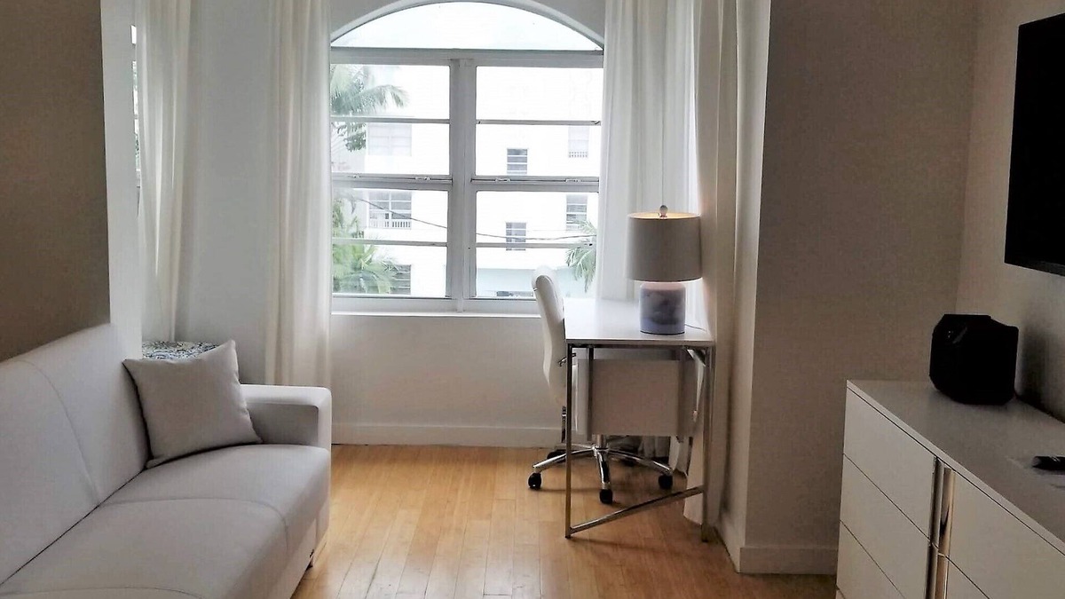 South Beach Condo | SOBE CORNER ONE BEDROOM APARTMENT-EXCELLENT LOCATION