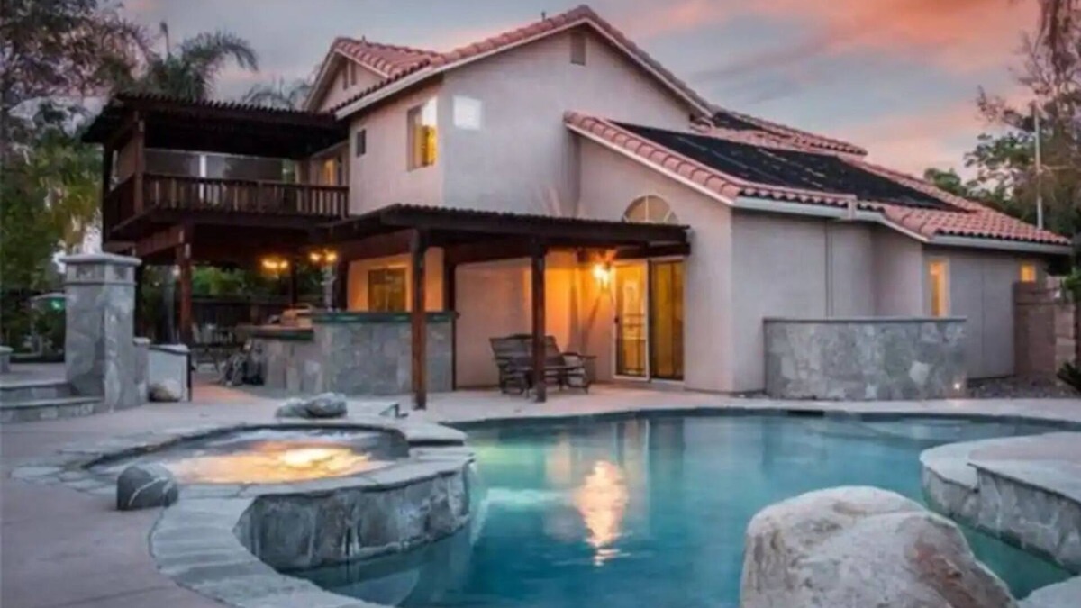 Valle Vista House | Soboba casino Oasis -Bar/Pools Hot Tub/Fire Pit