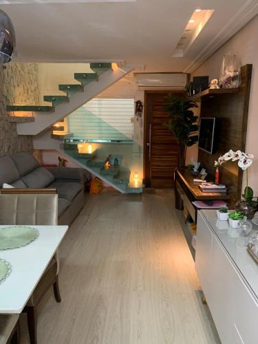 Asturias Apartment | Sobrado em condomínio à 700m da praia Asturias Guarujá - SP