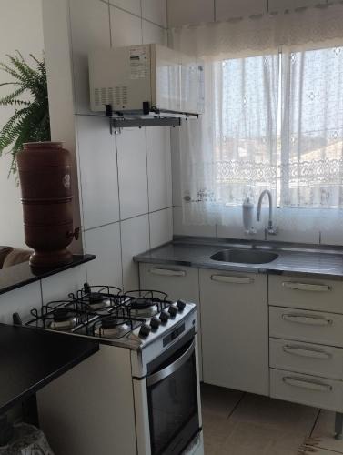 Itanhaem House | Sobreposta aconchegante na praia