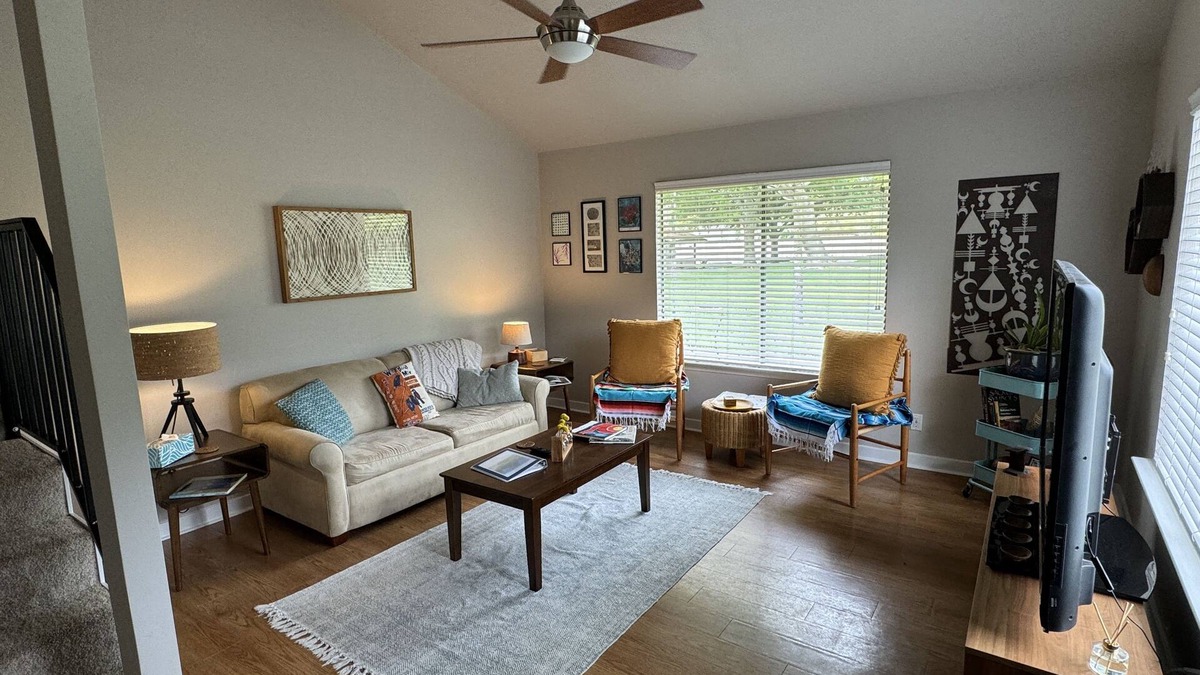 East Congress Condo | SOCO Condo in Quiet East Congress Neighborhood