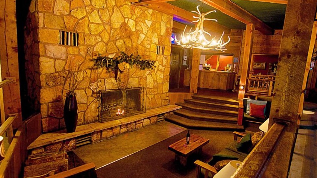 Cooke City-Silver Gate Hotel | Soda Butte Lodge
