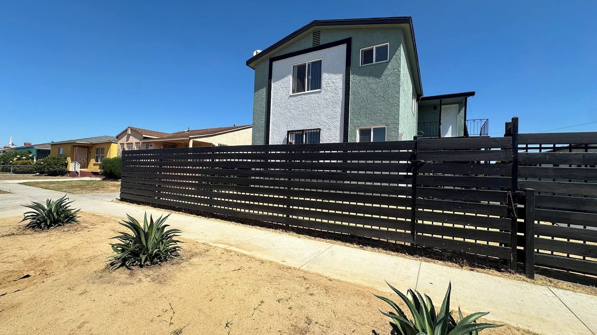 Los Angeles Apartment | Sofi, Kia forum- intuit dome 1-bedroom home Los Angeles upstairs right