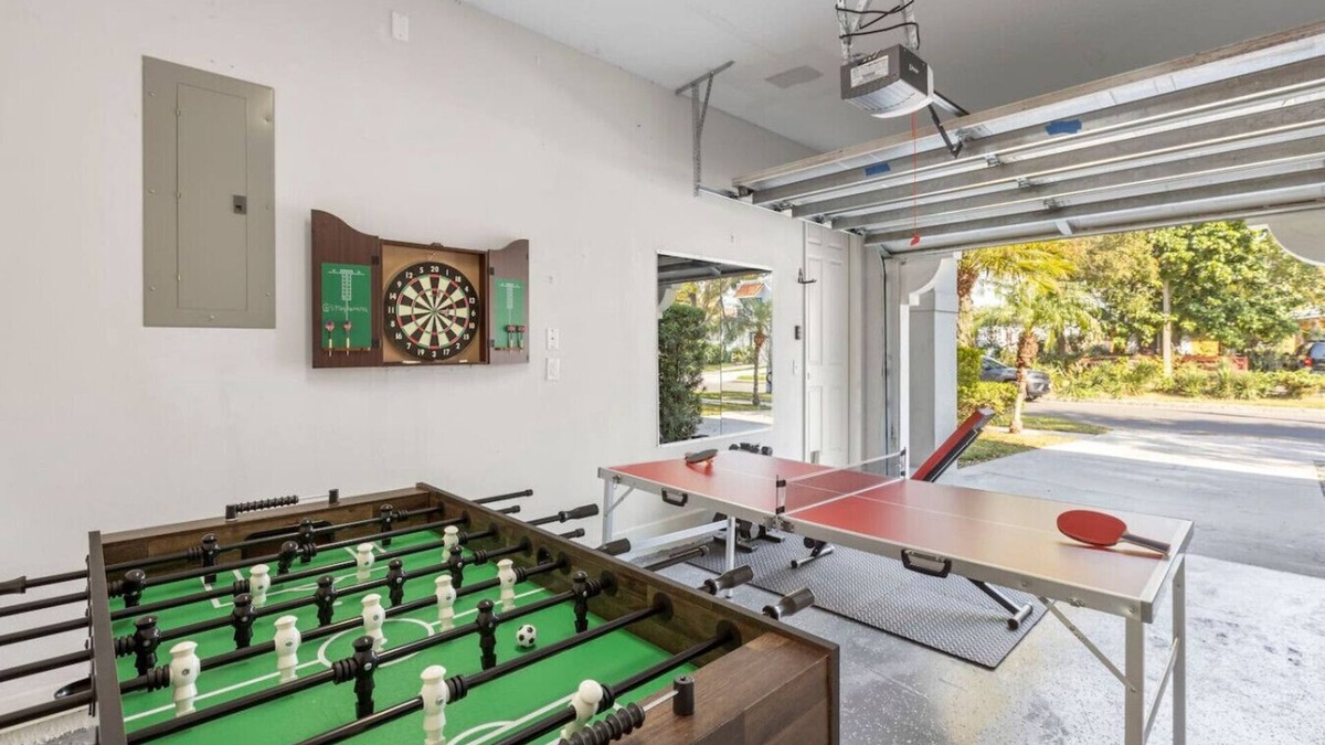 Courier City - Oscawana House | SOHO Getaway! 3BR Jacuzzi, Gym AND Game-room