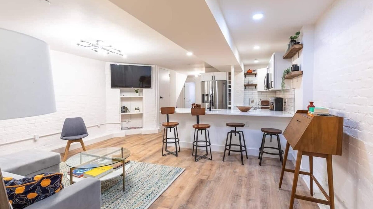 Dupont Circle Condo | Sojourn in DuPont Circle: Modern Meets Historic