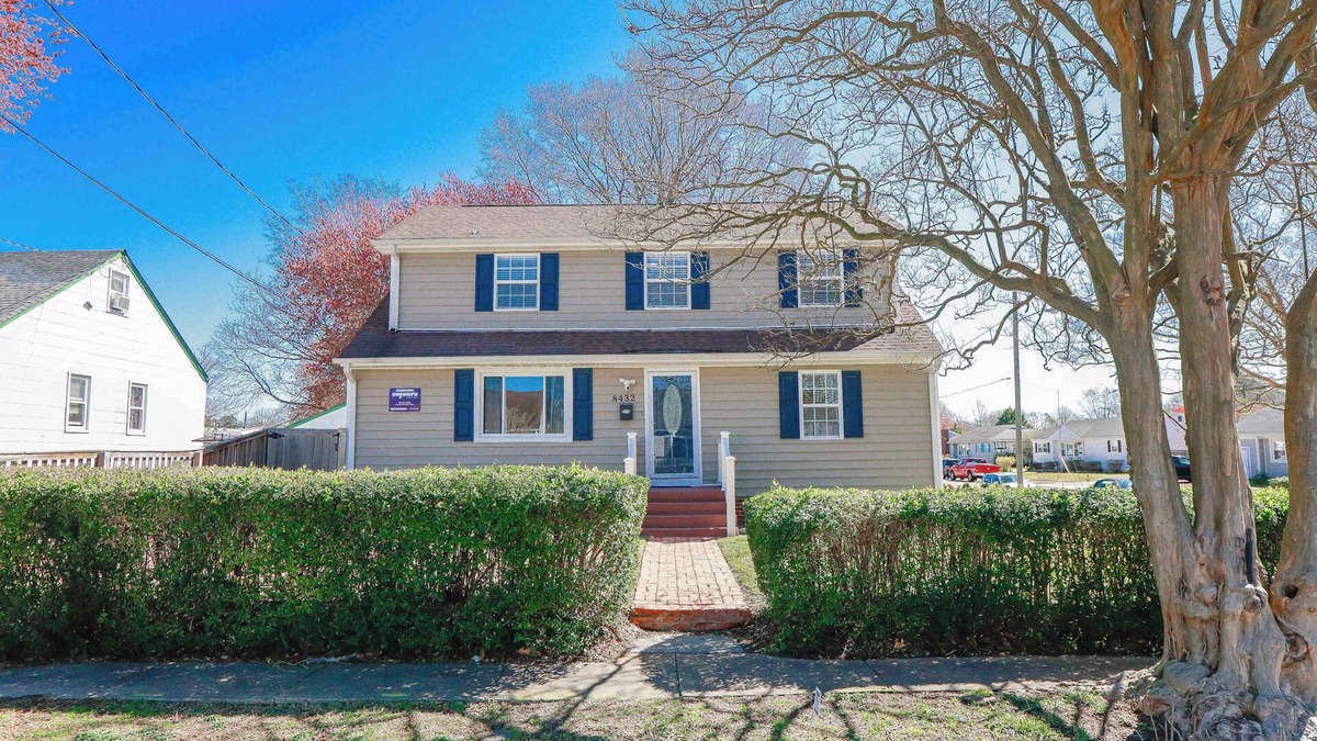 Bayview House | Sojourn Spacious Family Retreat with Fenced Backyard