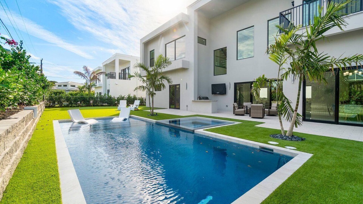 Juno Beach House | SOL HAUS! LUXE NEW 6 BDRM BEACH HOUSE W/STUNNING VIEWS/POOL/SPA/PUTTING GRN/GYM