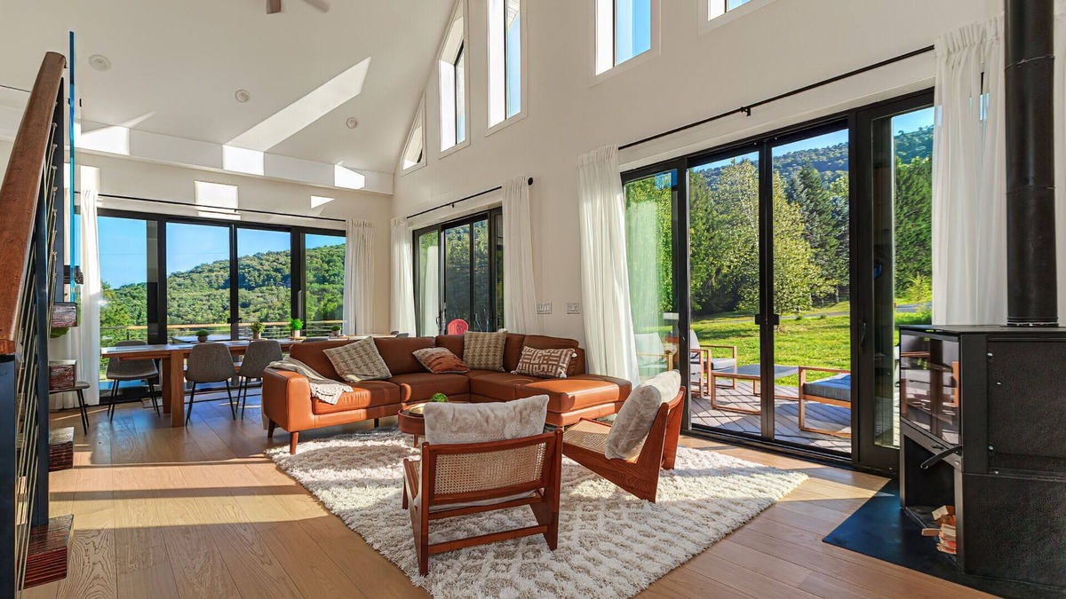 Margaretville Ski Chalet | SOL® Catskills Mnt view, Sauna, Hot Tub, Fire Pit, Min to Plattekill & Belleayre
