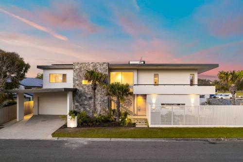 East Ballina House | Solana - 5 Bedroom Luxury Beachside Escape in East Ballina