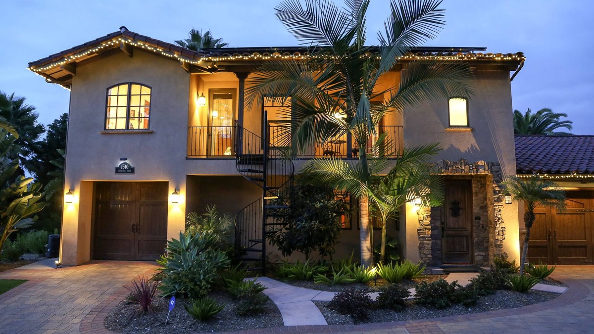 Lomas Santa Fe Country Club Villas House | Solana Beach Tuscan Villa on golf course