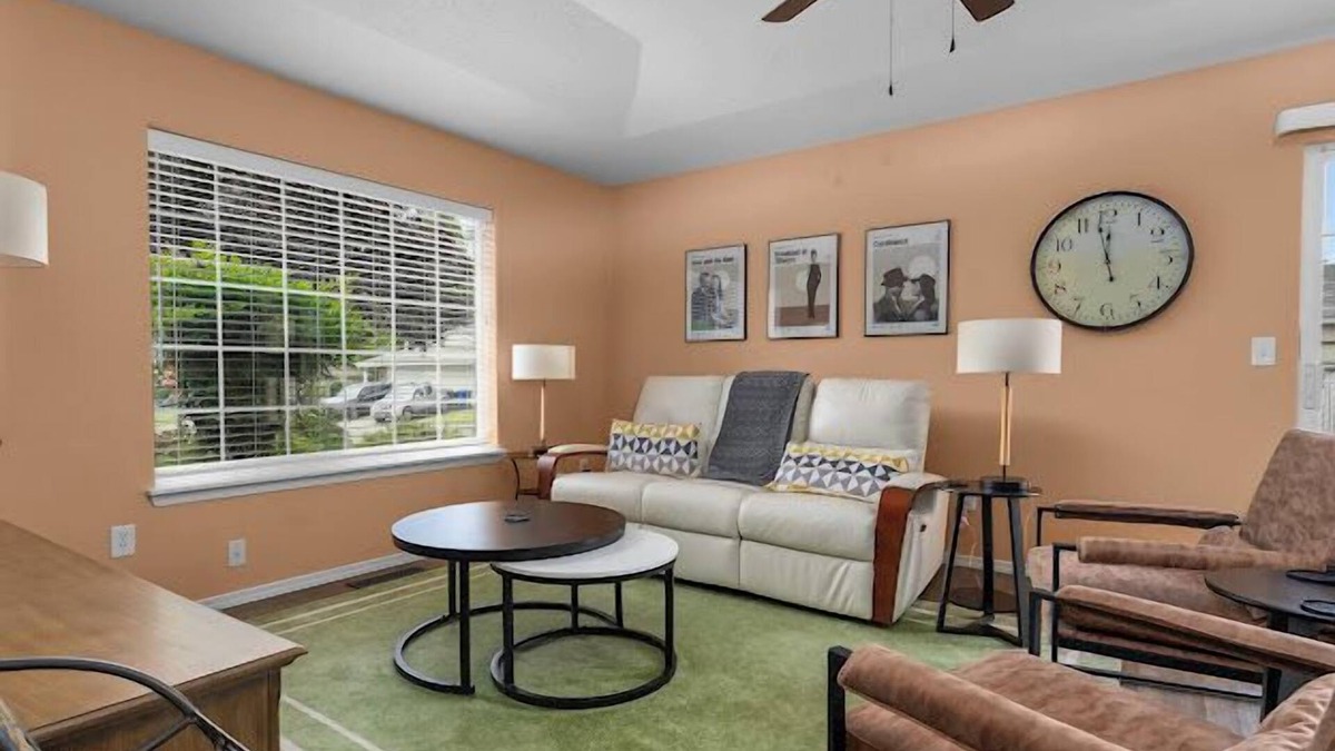 Keizer House | Solar Half-Plex with Chic Style in Country Glen