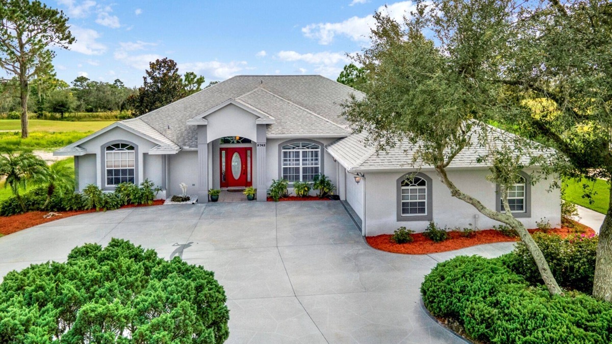 Sun 'N Lake Villa | Solar Heated Private Pool & Lanai On Golf Course!