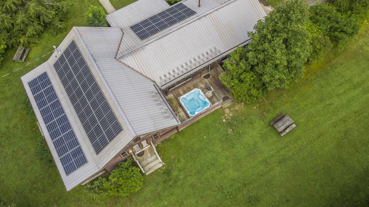 Victor House | Solar Powered with Massive Timber Framed Great Room. The Meadows