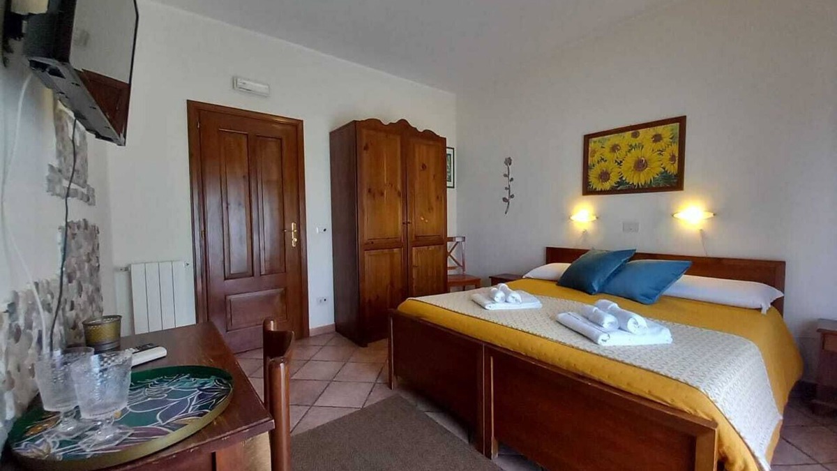 Villagonia Apartment | Sole Mare Giardini Naxos Room 'Girasole' with Balcony, Wi-Fi and Air Conditioning