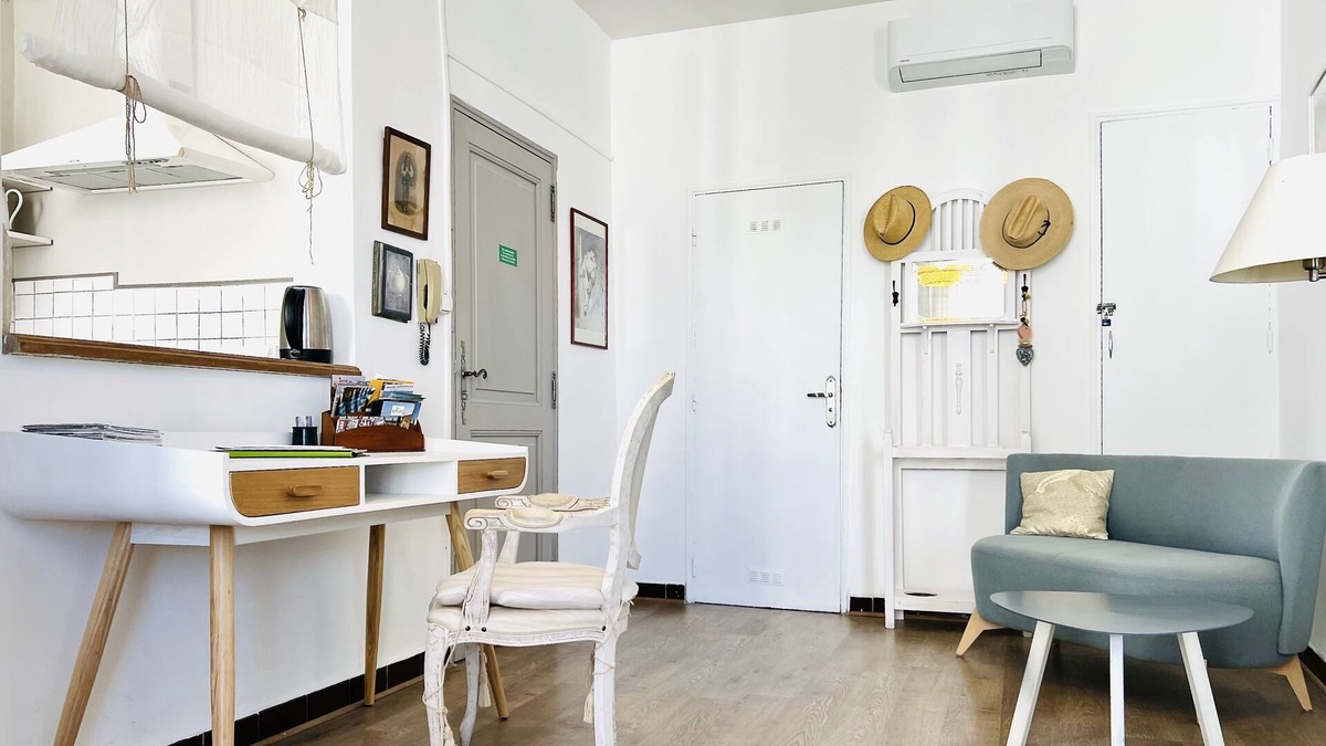 St.-Remy-de-Provence Apartment | Soleïado St Remy Centre Aircon view and decor chosen for your comfort