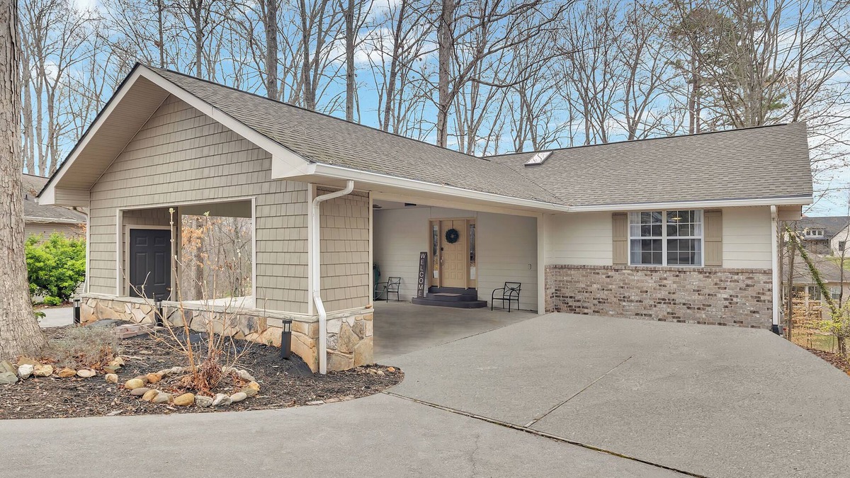 Tellico Village Cottage | SoLuna Cottage- Private Stay in Lakeside Community