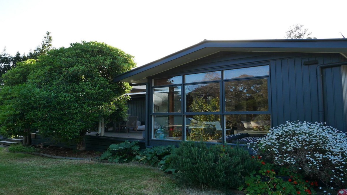 Somers House | Somers Beach Retreat - Only 200 metres to beach, ideals for couples or small family