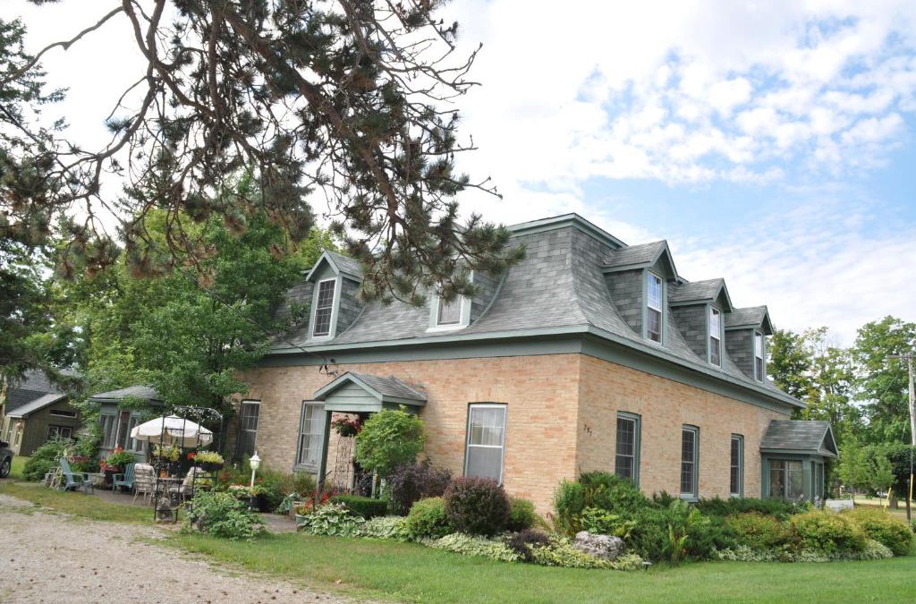 Lucknow Bed & Breakfast | Sommerville Court Motel Bed & Breakfast