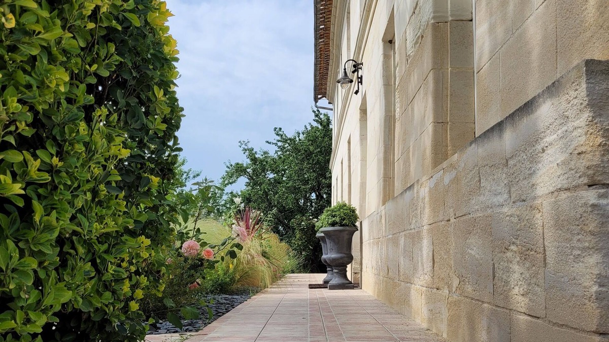 Lugon-et-l'ile-du-Carney Bed & Breakfast | Sommet Clos les arbories House 4 bedrooms, fully equipped kitchen, swimming pool
