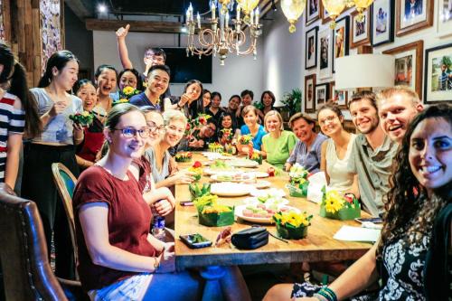 Chengdu City Centre Hostel | SONDERIA Lazybones Hostel-Wenshu Temple Side,Near Chenghuangmiao Metro,Cozy Hostel with All-Day Brunch, Travel Agency & Local Bar Vibes