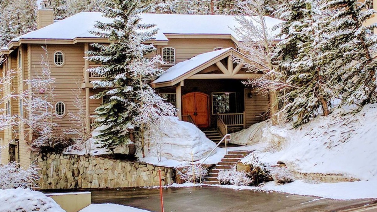 Mammoth Lakes Cabin | Sonenalp Penthouse- 2 Condos: 6BR, Private Hot Tub & Sauna, Walk to Canyon Lodge