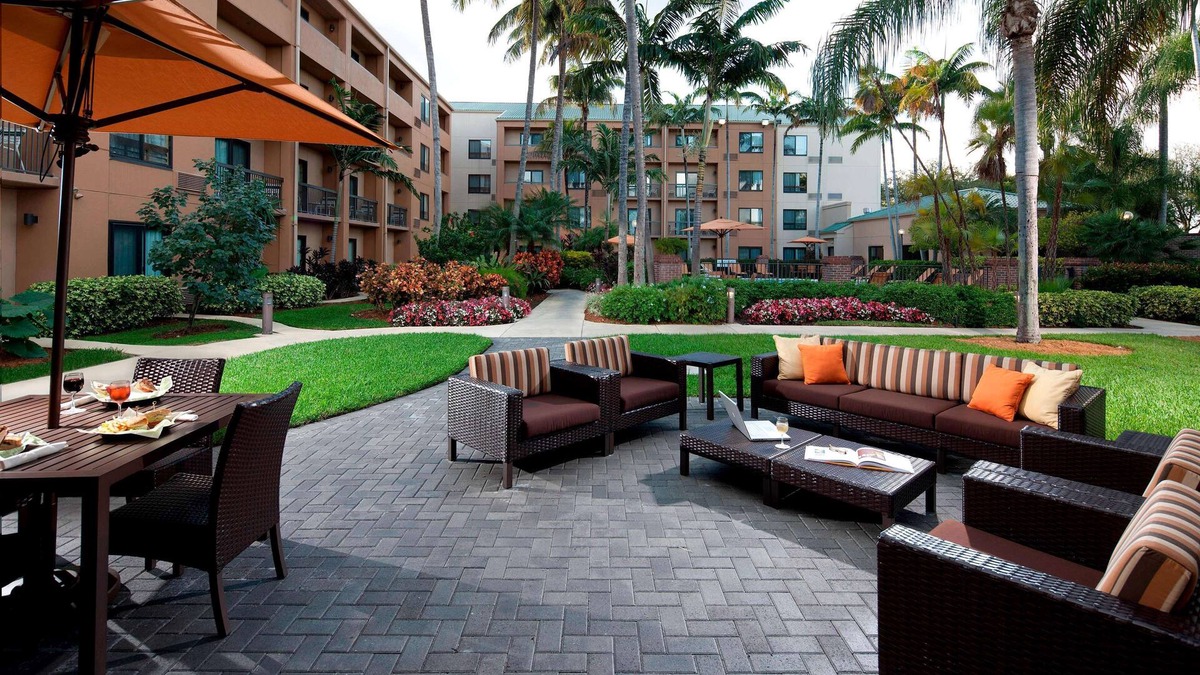 Miami Lakes Hotel | Sonesta Select Miami Lakes
