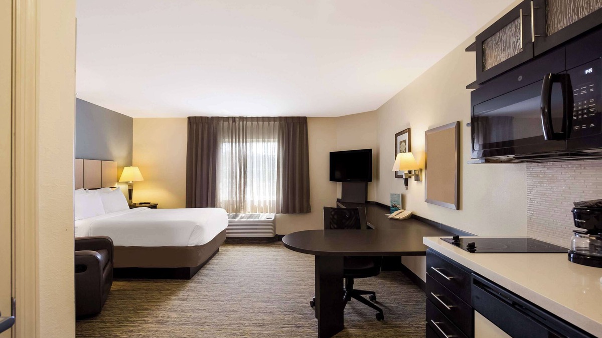 Earth City Hotel | Sonesta Simply Suites St Louis Earth City