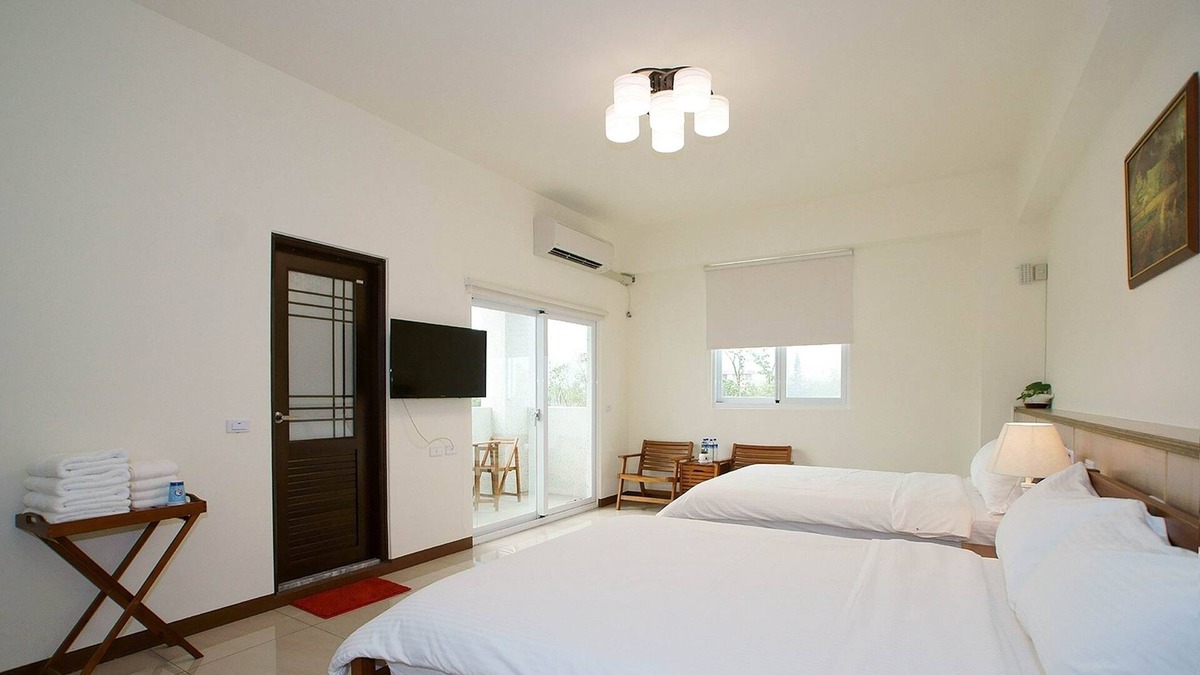 Taitung Bed & Breakfast | Songhe Homestay -- He Room for 4 -- New Elevator Villa, Mountain View