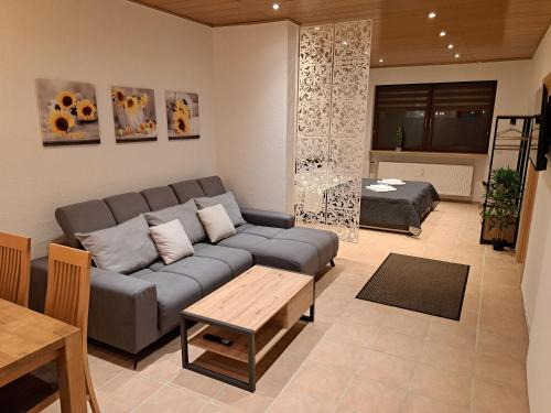 Bexbach Apartment | Sonnen 1 - Erdgeschoss-Wohnung mit Arbeitszimmer und Parkplatz