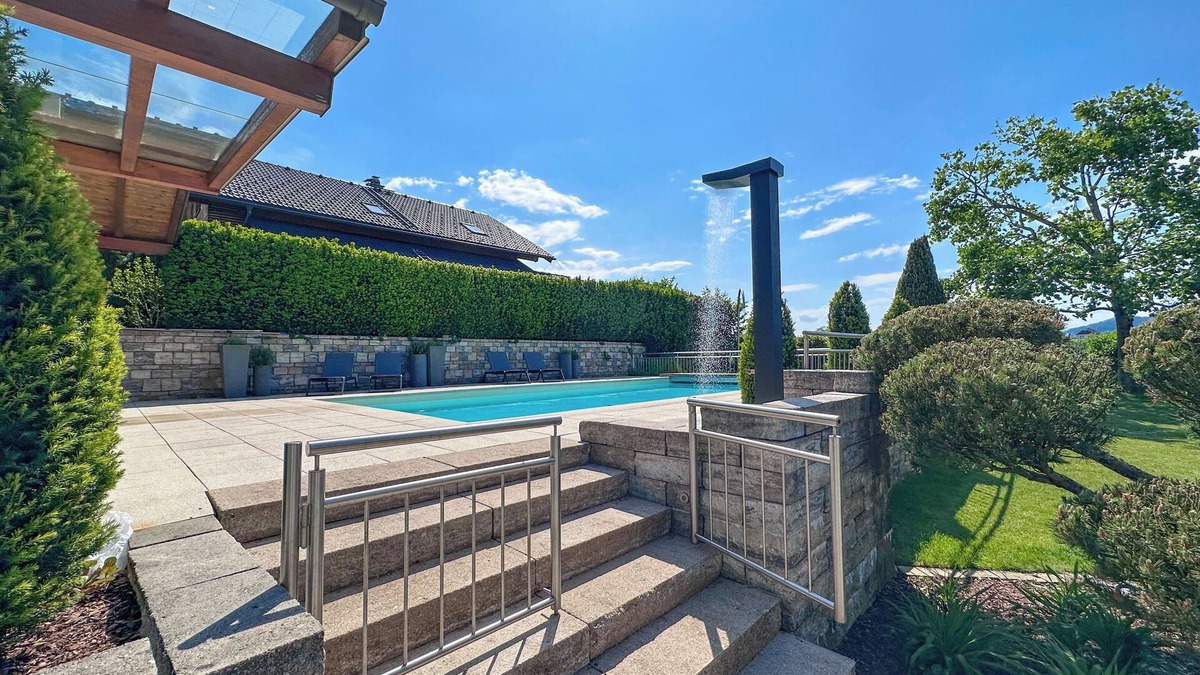 Seekirchen am Wallersee House | "SONNTAGSGLÜCK"-Premium Apartments Seekirchen: modern & spacious, pool area