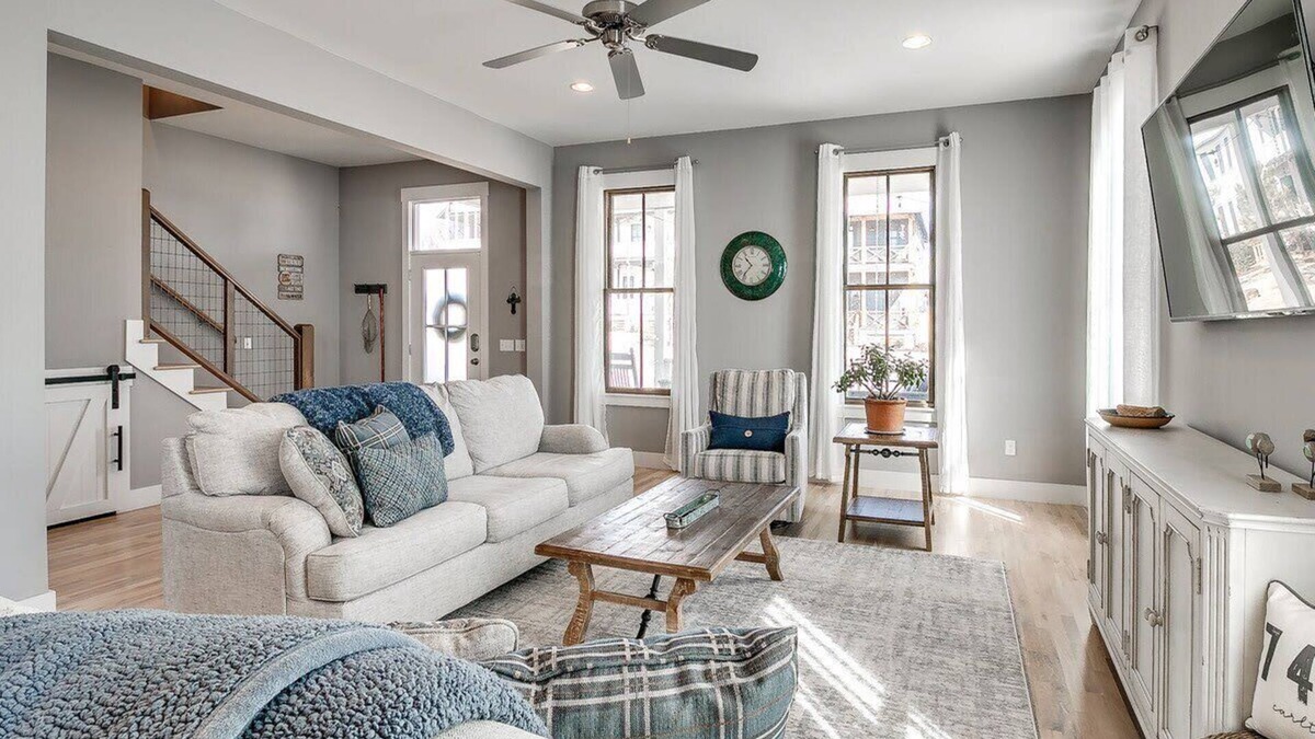 Eufaula House | Sons & Sunshine close to Tower Court Pool!