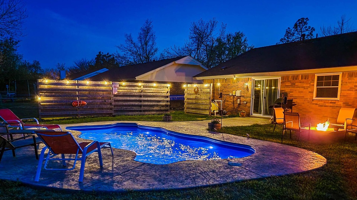 Norman House | Sooner Oasis-Pool, Hot Tub, Arcade, 3 miles to OU!