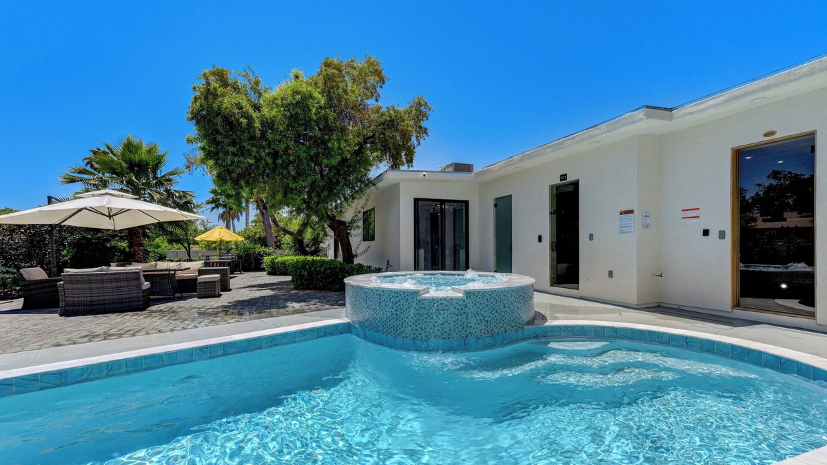 Las Vegas House | Soothing 6-bedroom house with Pool in vibrant Las Vegas
