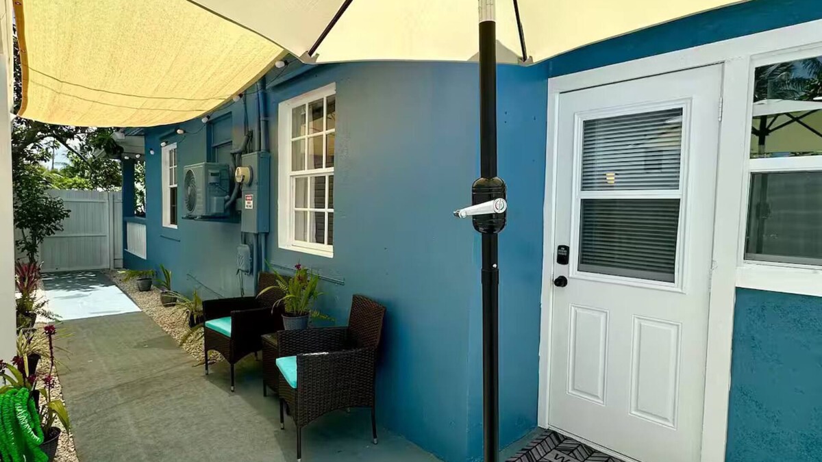 Westgate Apartment | Soothing apartment with AC in vibrant West Palm Beach