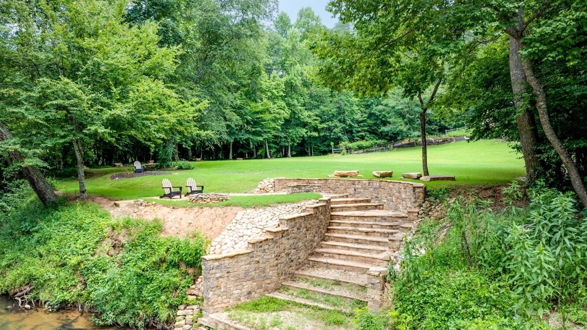Demorest Cabin | Soque River Sanctuary – Scenic Retreat with River Access & Game Room