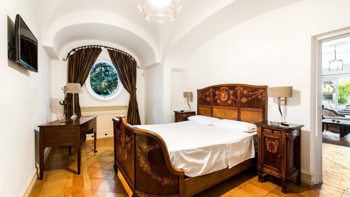 Independence House | Sorrento Luxe 3 Bedroom Villa with Jacuzzi&Parking