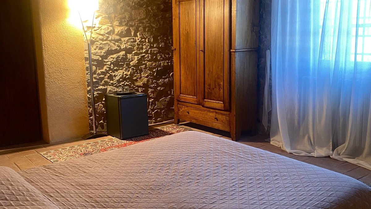 Santa Cristina a Mezzana Bed & Breakfast | Sottotono Agriturismo with swimming pool on Florence surrounded by greenery