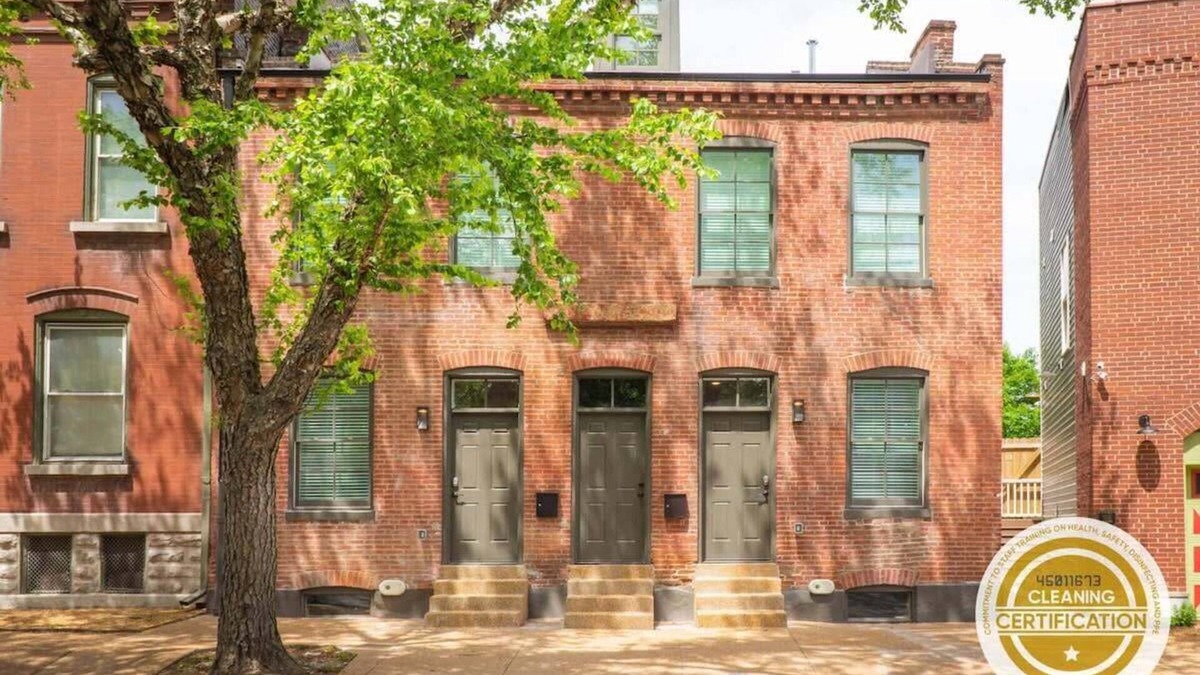 Soulard House | Soulard Retreat | 7BR/9BA |Courtyard/ABODEbucks