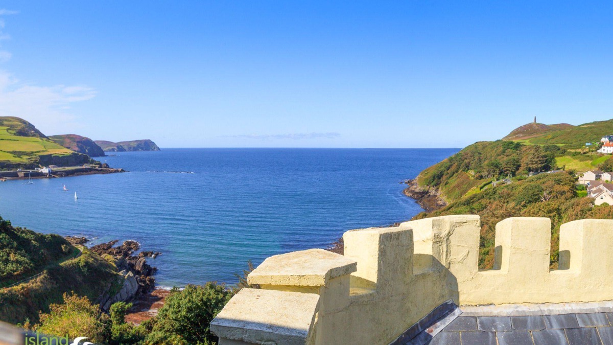 Port Erin Apartment | Sound of the Sea - a holiday cottage that sleeps 5 guests in 3 bedrooms