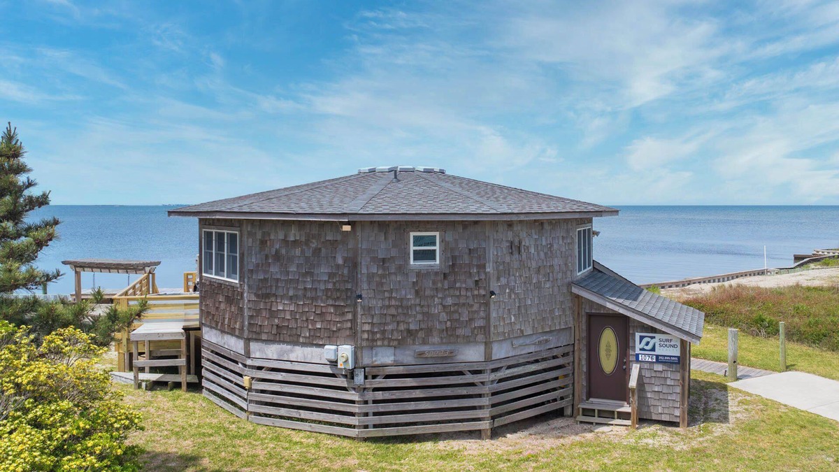 Brigands' Bay House | Soundfront Dog Friendly Tiki Hut w/Hot Tub, Smart TVs, and Private Sound Access