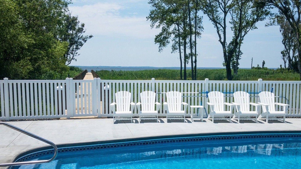 Currituck County House | SOUNDFRONT with Private Pier! Private Pool, Dogs ok!