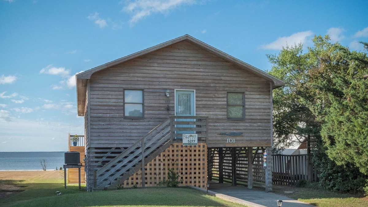Colington Harbour House | Sounds Good | Soundfront | Colington Harbour | Kill Devil Hills | Sleeps 8