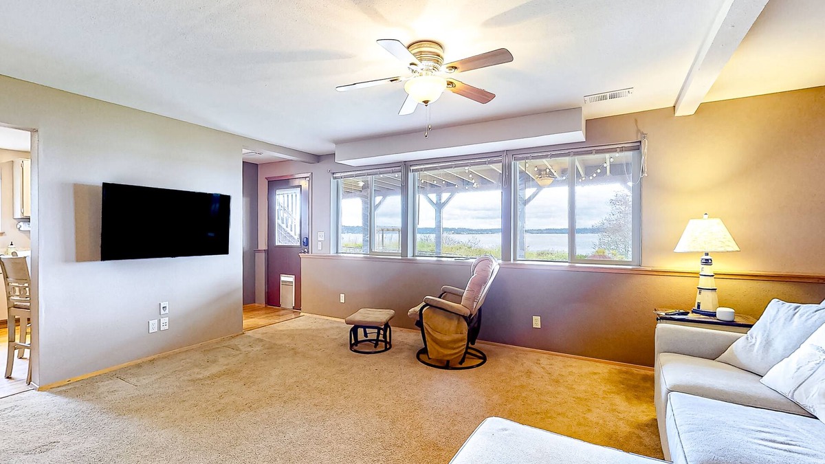 Port Ludlow House | Soundside retreat with fireplace and sunrise views of Puget Sound & Mt. Baker