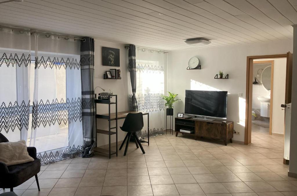 Weilerswist Apartment | Souterrain Whirlpool-Apartment nahe Phantasialand