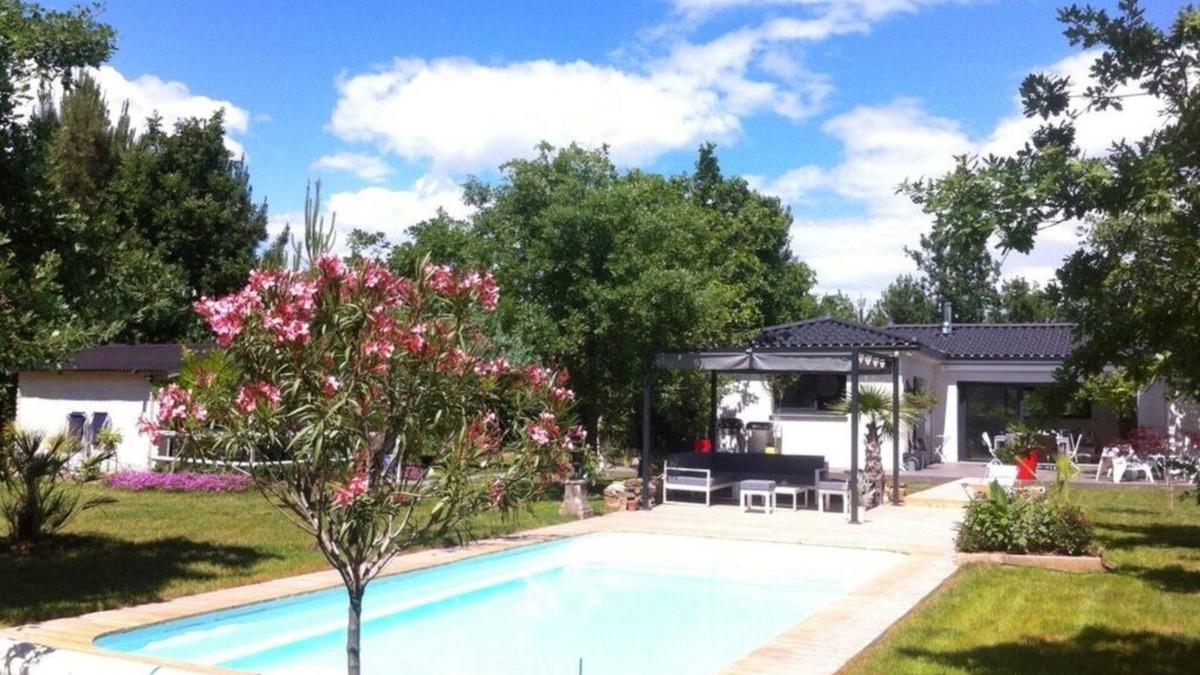 Joyeuse Villa | South Ardèche modern villa with swimming pool (classified 4*)