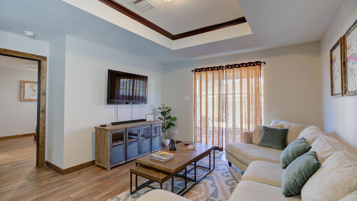 Manchaca House | South Austin Getaway | Great location | Backyard